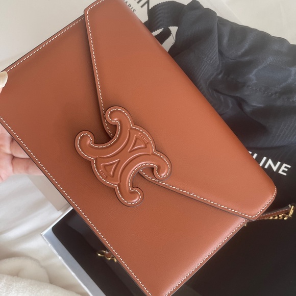 Auth. Celine Triomphe Wallet on Chain in Tan Shiny Calfskin - Picture 3 of 6